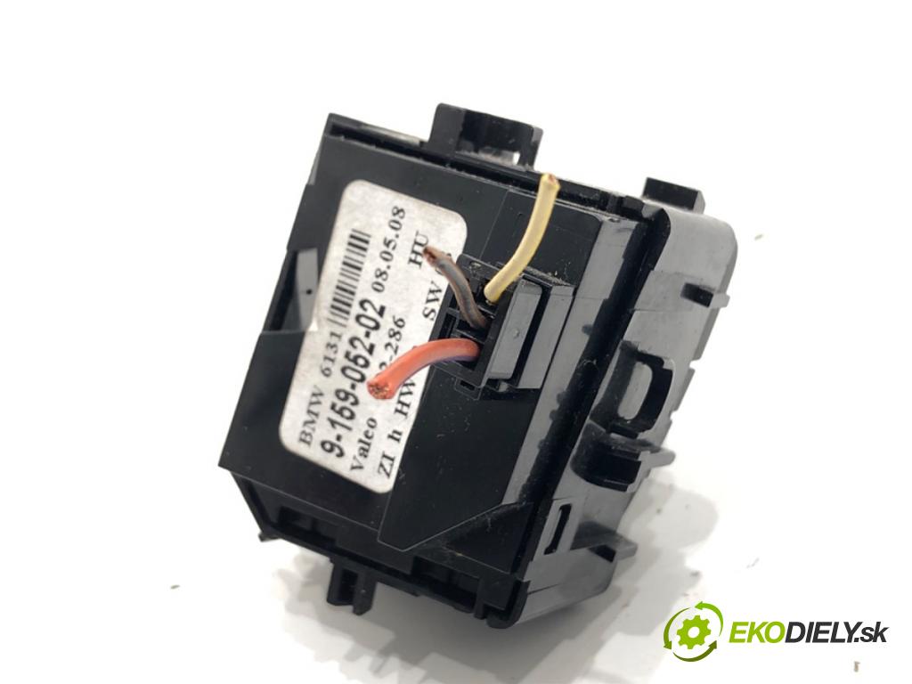 BMW E60 sedan 2008 200 kW 530 i 2996 Prepínač ohrievania, vyhrievania sedačky 915905202 (Prepínacie páčky pod volantom)