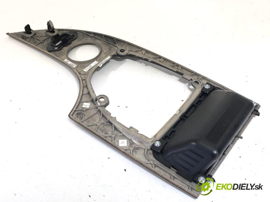 BMW E60 sedan 2008 200 kW 530 i 2996 lišty kryt 9167766 9170198 (Lišta)