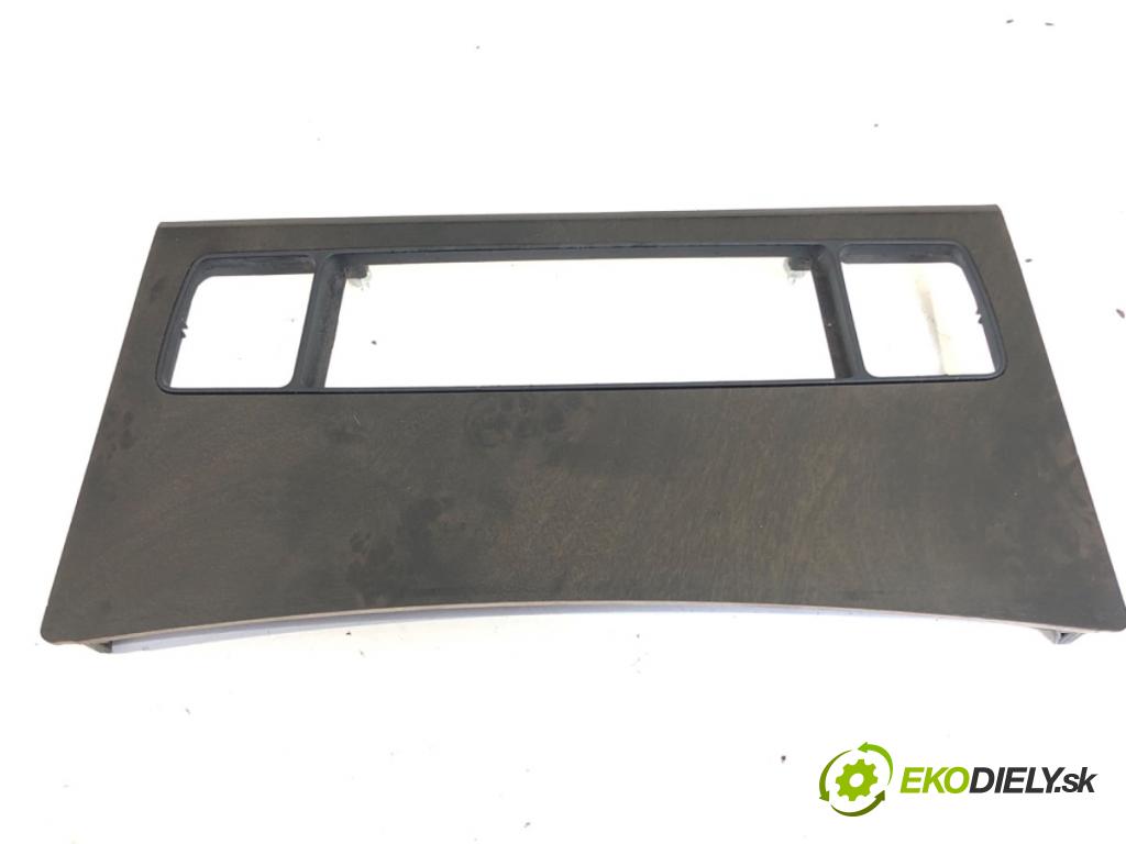 BMW E60 sedan 2008 200 kW 530 i 2996 lišty kryt 9167766 9170198 (Lišta)