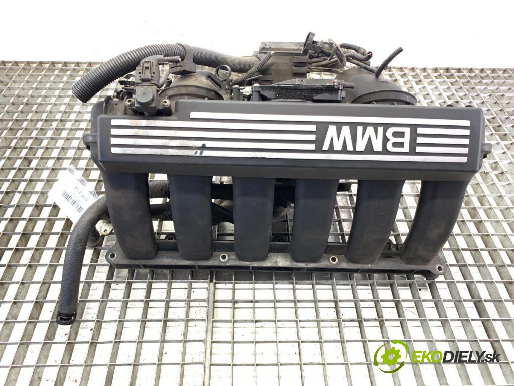 BMW E60 sedan 2008 200 kW 530 i 2996 potrubí sání 7520369 (Sací potrubí)