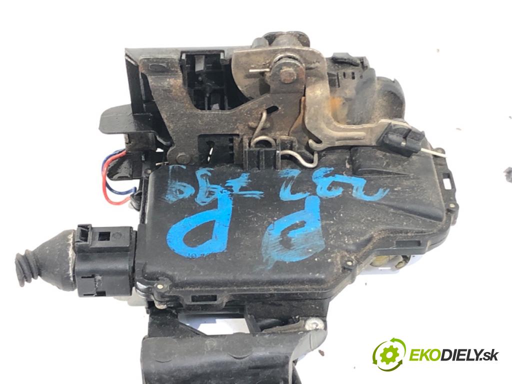 VW PASSAT B5 FL sedan 2002 96 kW 1.9 TDI 1896 zámok dveře pravý přední část