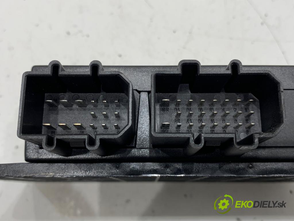 VW PASSAT B5 FL sedan 2002 96 kW 1.9 TDI 1896 modul komfortu 1C0959799B (Komfortní modul)