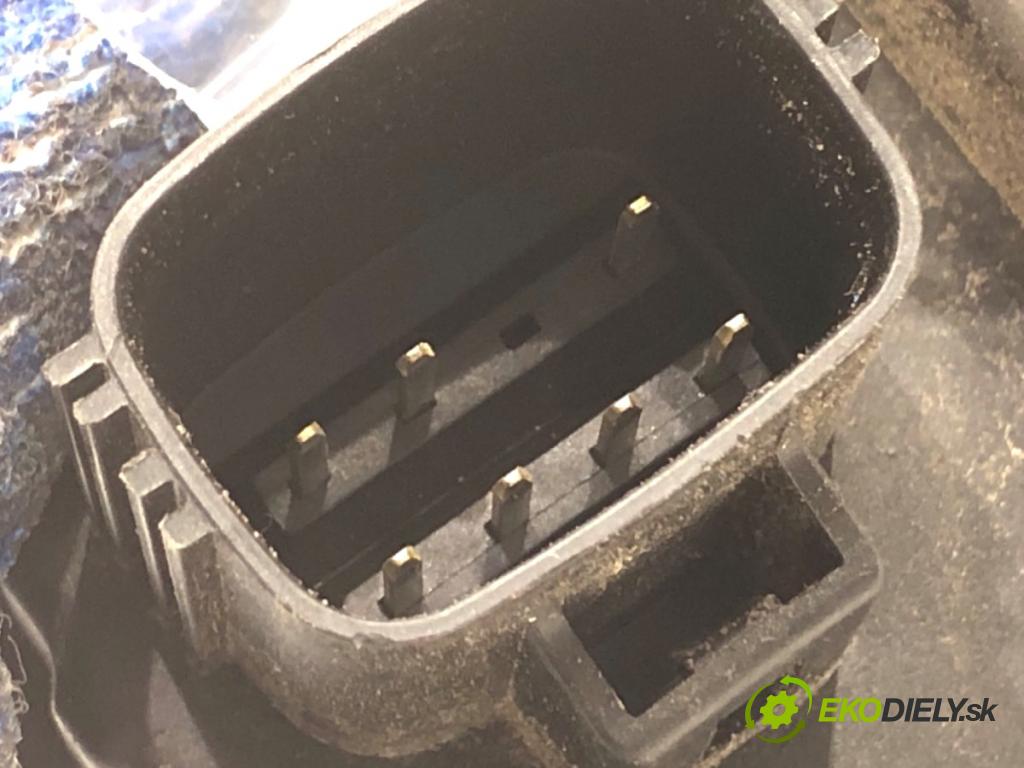 VOLVO S60 I sedan 2001 125 kW 2.4 2435 zámok dveře pravý přední část 8650551