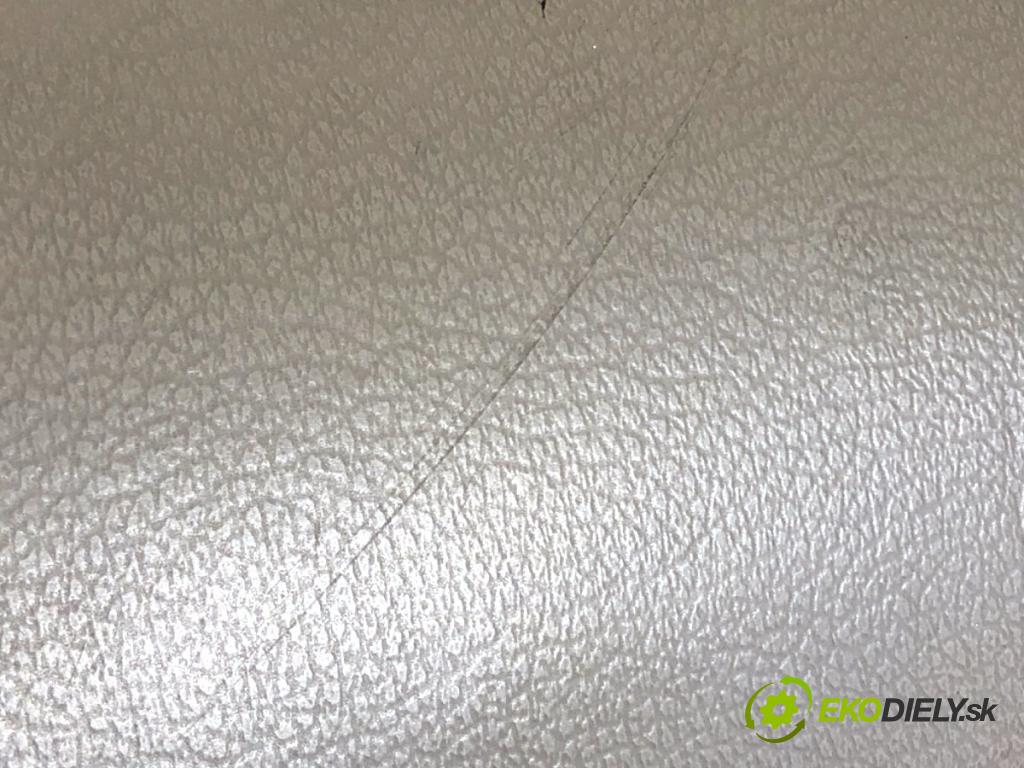 VOLVO S60 I sedan 2001 125 kW 2.4 2435 přihrádka kastlík spolujezdce 8650374 (Přihrádka (kastlík))