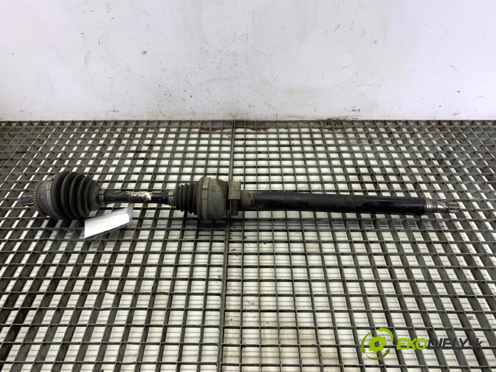 VOLVO S60 I sedan 2001 125 kW 2.4 2435 Poloos pravy predný P8689214