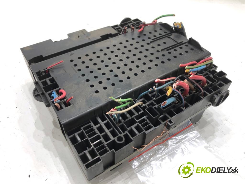 VOLVO S60 I sedan 2001 125 kW 2.4 2435 modul BSI 8622520 (Pojistková skříňka)