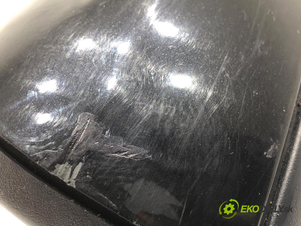 VOLVO S60 I sedan 2001 125 kW 2.4 2435 zpětné zrcátko pravý