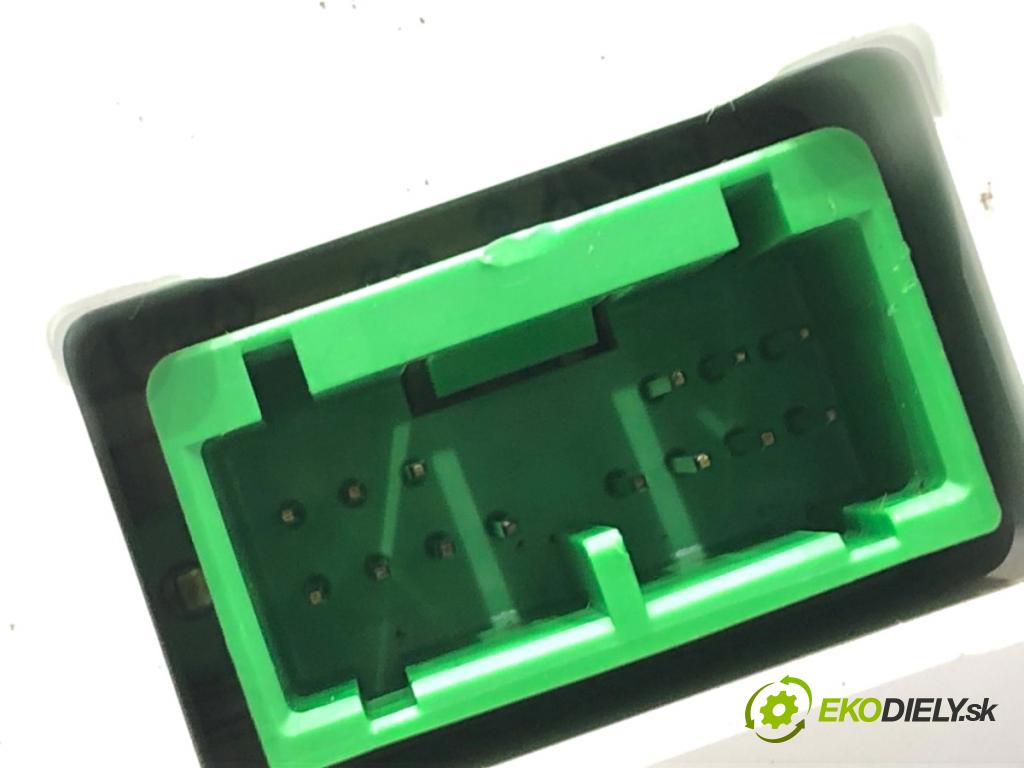 VOLVO S60 I sedan 2001 125 kW 2.4 2435 Prístrojovka 8673259 (Prístrojová doska)