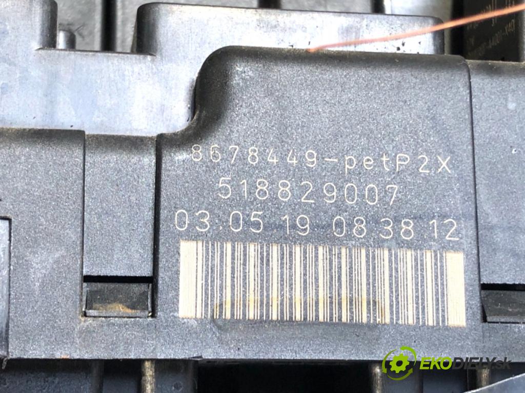 VOLVO S60 I sedan 2001 125 kW 2.4 2435 skříňka poistková 8678449 (Pojistková skříňka)