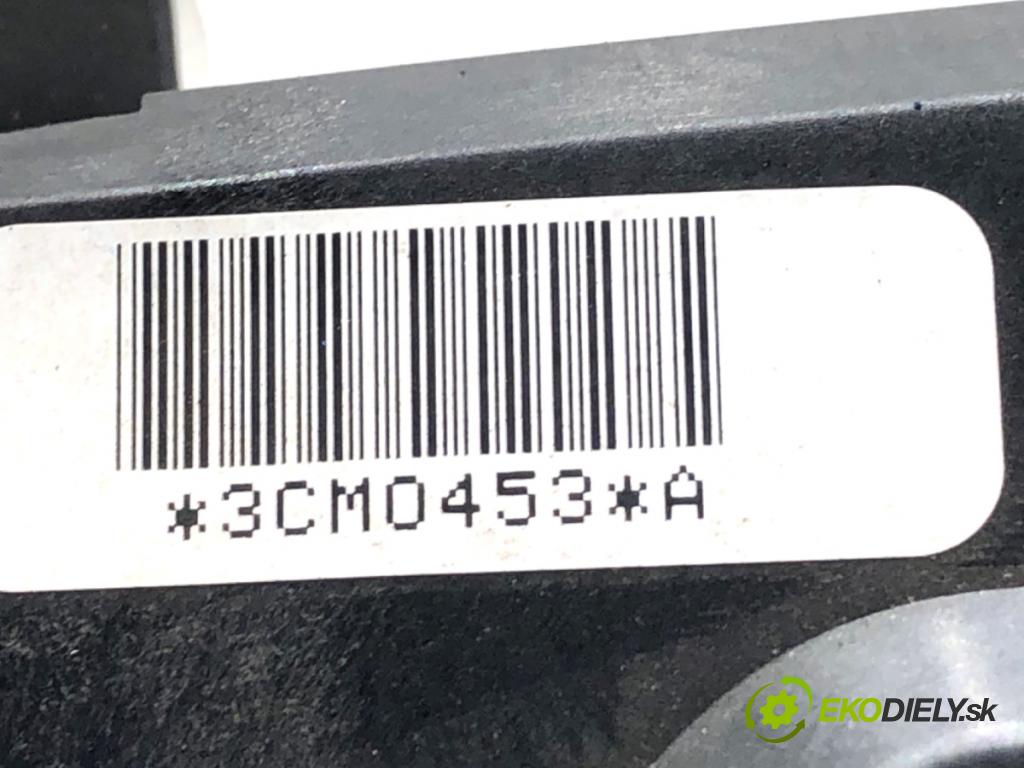 VOLVO S60 I sedan 2001 125 kW 2.4 2435 Prepínač kombinovaný 30658653 (Prepínacie páčky pod volantom)