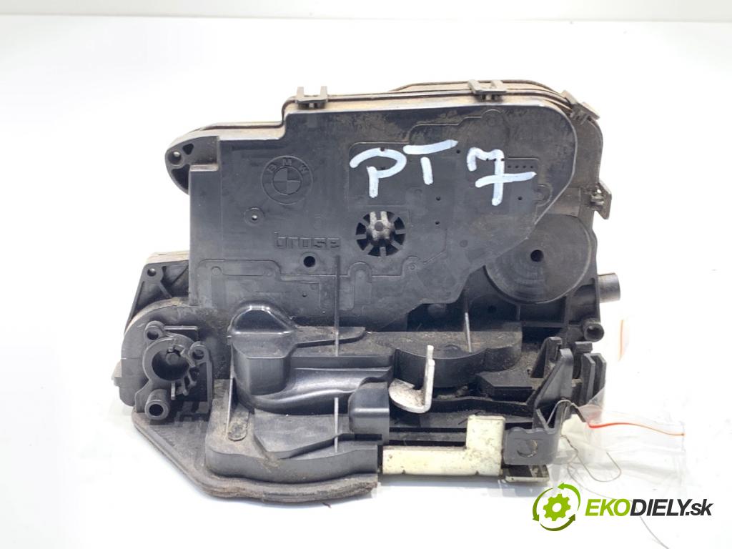 BMW E90 sedan 2006 95 kW 318 i 1995 zámok dveře pravý zadní část 7060296