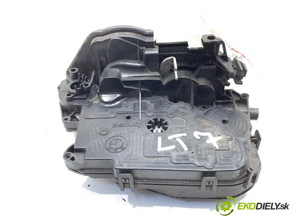 BMW E90 sedan 2006 95 kW 318 i 1995 zámok dveře levý zadní část 7060295