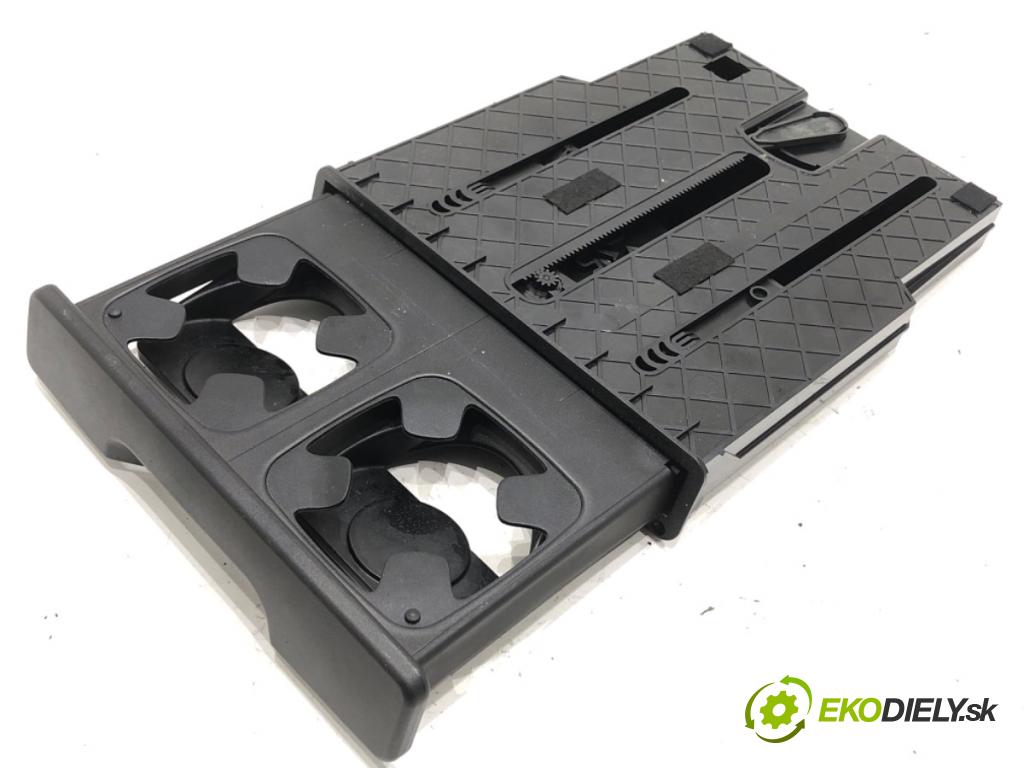 BMW E90 sedan 2006 95 kW 318 i 1995 Držiak na nápoje 7118729 (Držiak (úchyt) na nápoje)