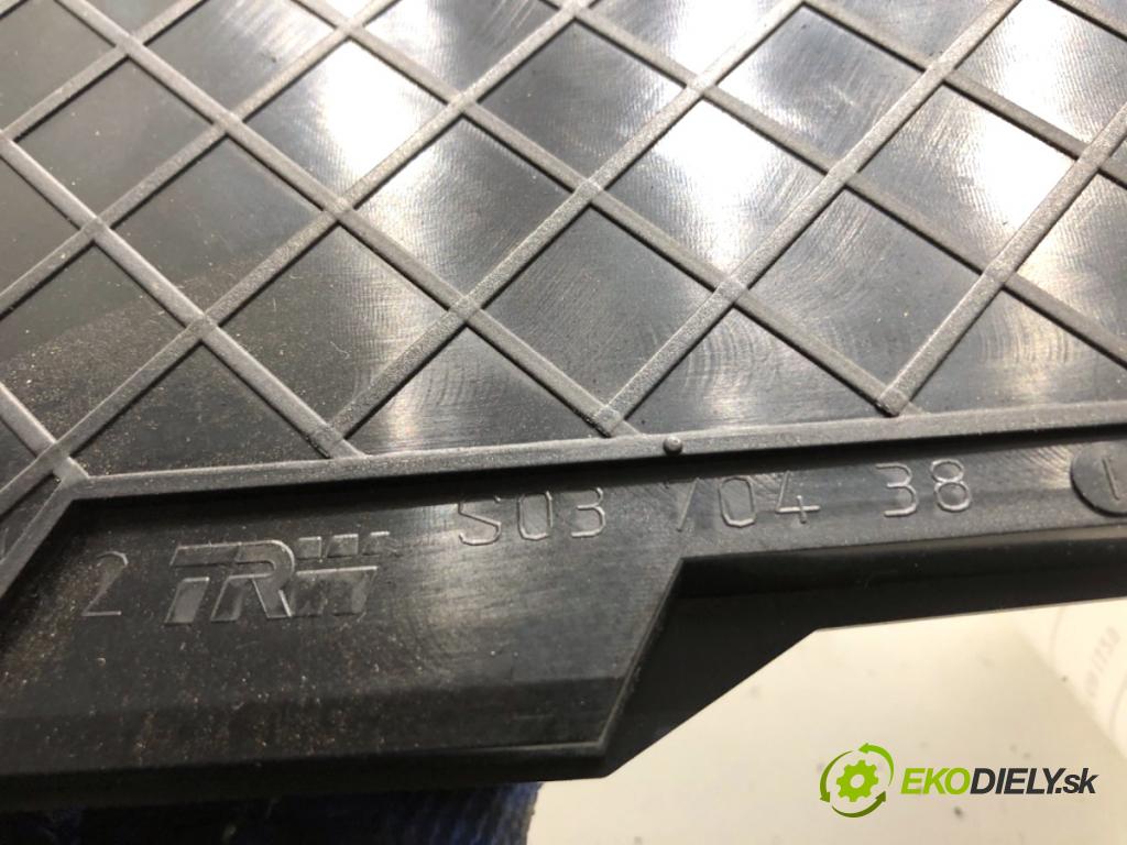 BMW E90 sedan 2006 95 kW 318 i 1995 Držiak na nápoje 7118729 (Držiak (úchyt) na nápoje)