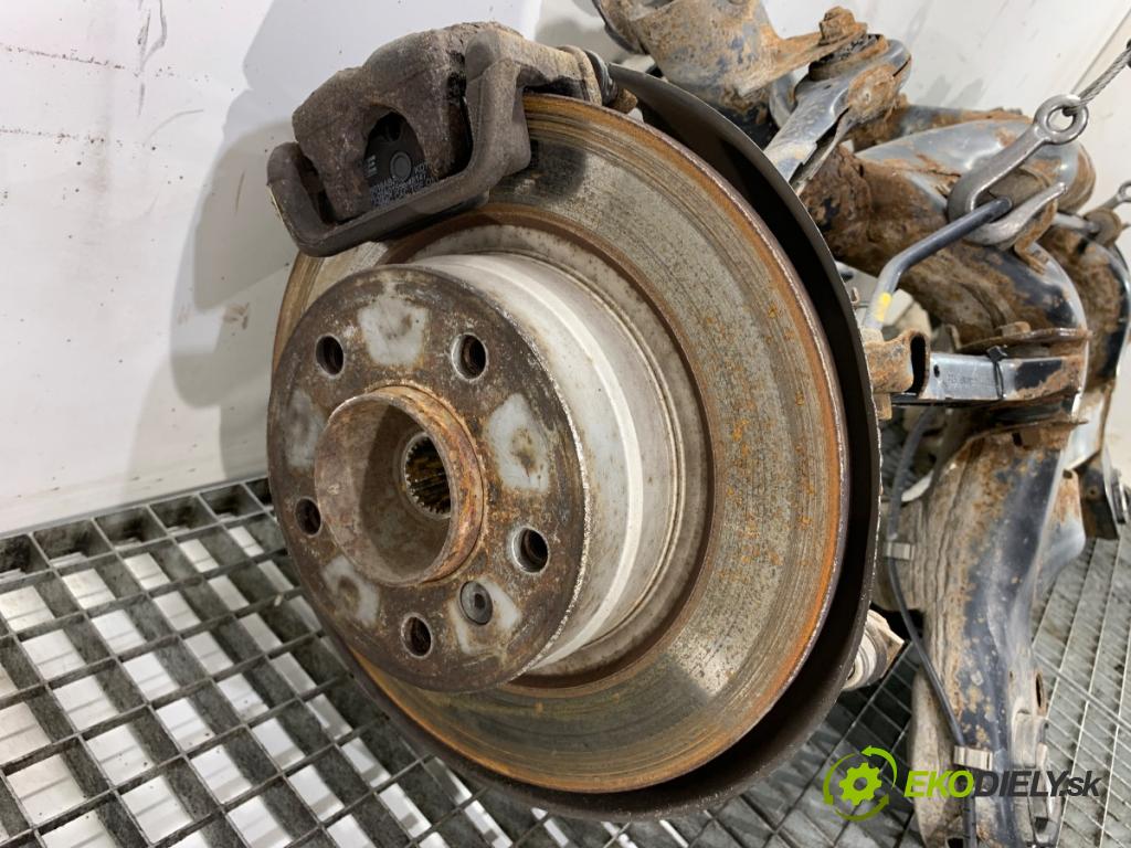 BMW E90 sedan 2006 95 kW 318 i 1995 výztuha zadní část