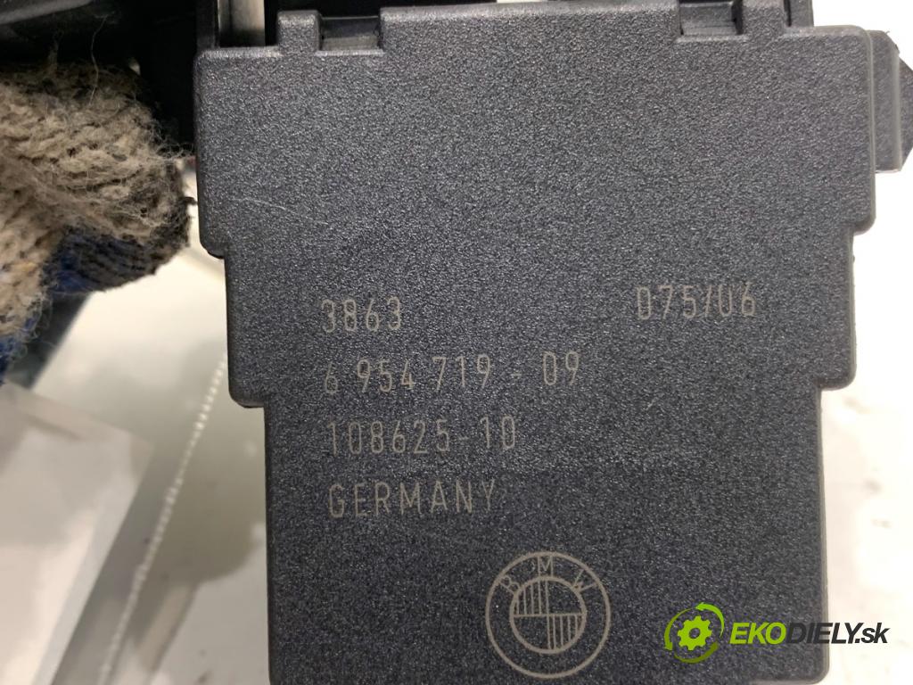 BMW E90 sedan 2006 95 kW 318 i 1995 spinačka 6954719 (Spínacia skrinka)