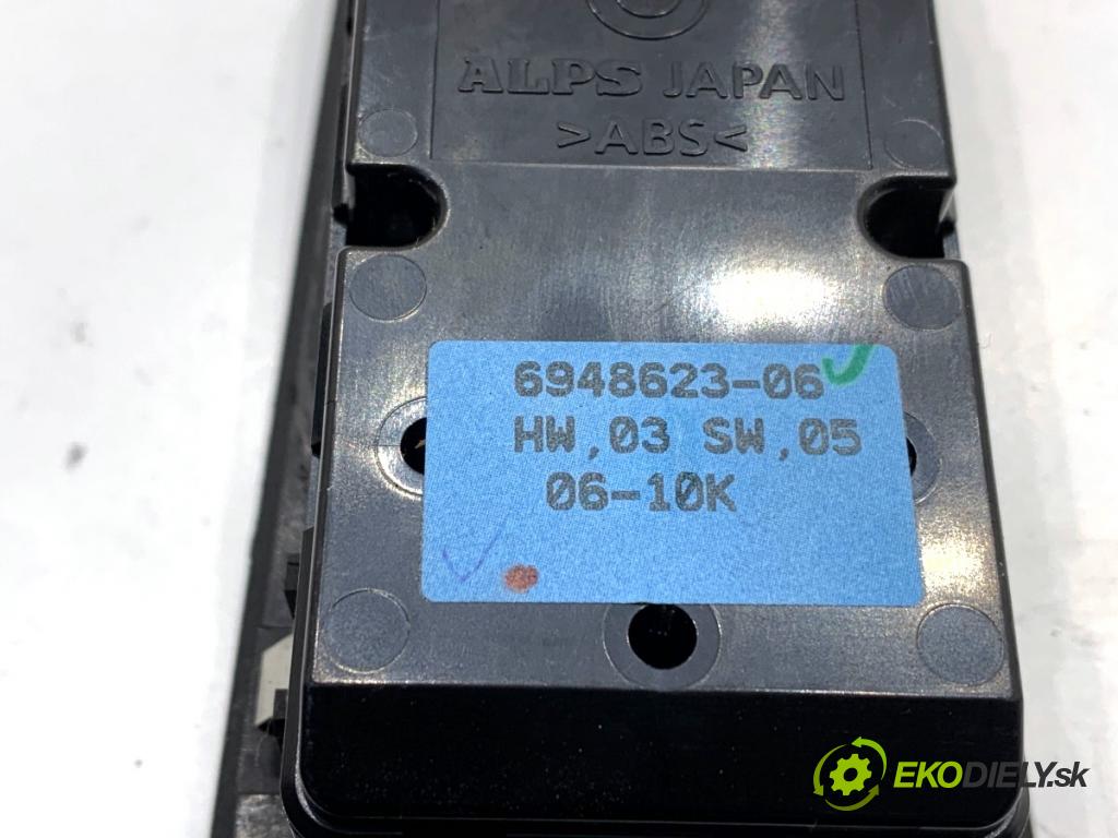 BMW E90 sedan 2006 95 kW 318 i 1995 Prepínač okien 6948623 (Prepínacie páčky pod volantom)