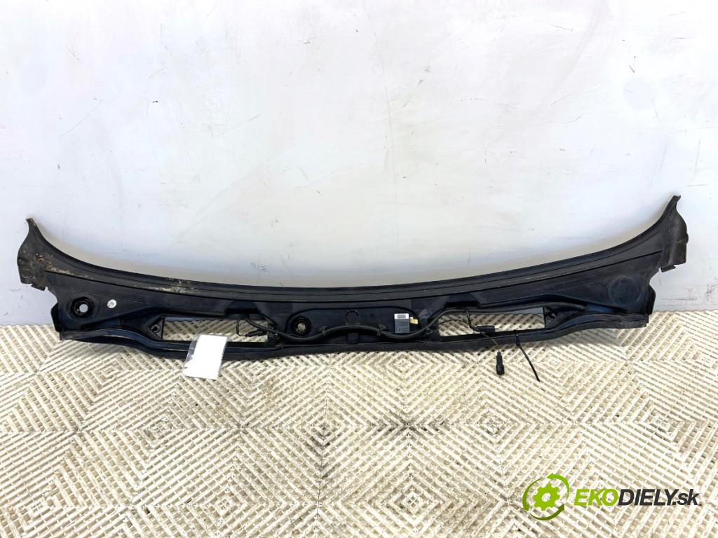 BMW E90 sedan 2006 95 kW 318 i 1995 Torpédo, plast pod čelné okno 57550913 (Torpédo (plast pod čelným sklom))