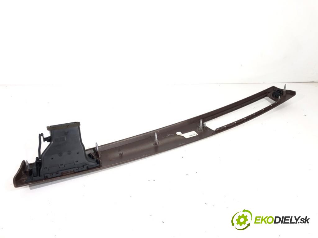 BMW E90 sedan 2006 95 kW 318 i 1995 lišty kryt 7138870 7129553 (Lišta)