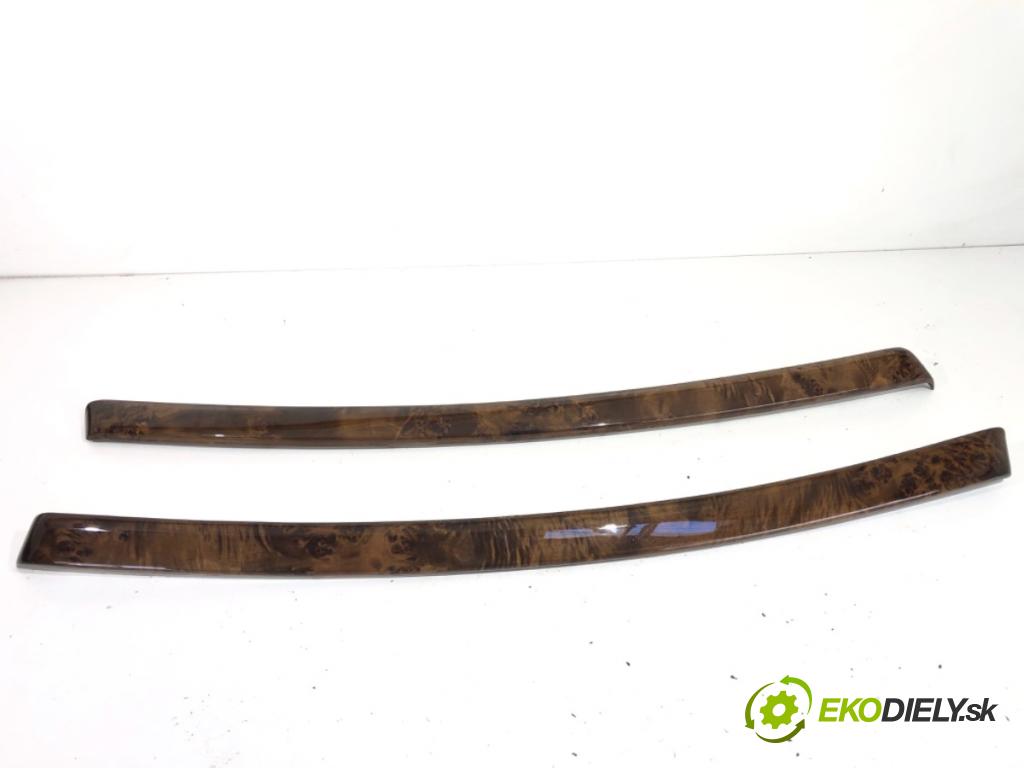 BMW E90 sedan 2006 95 kW 318 i 1995 lišty kryt 7138870 7129553 (Lišta)
