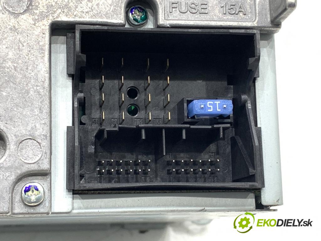 AUDI Q5 8R SUV 2009 125 kW 2.0 TDI quattro 1968 RADIO 8T1035186P (Audio zariadenie)