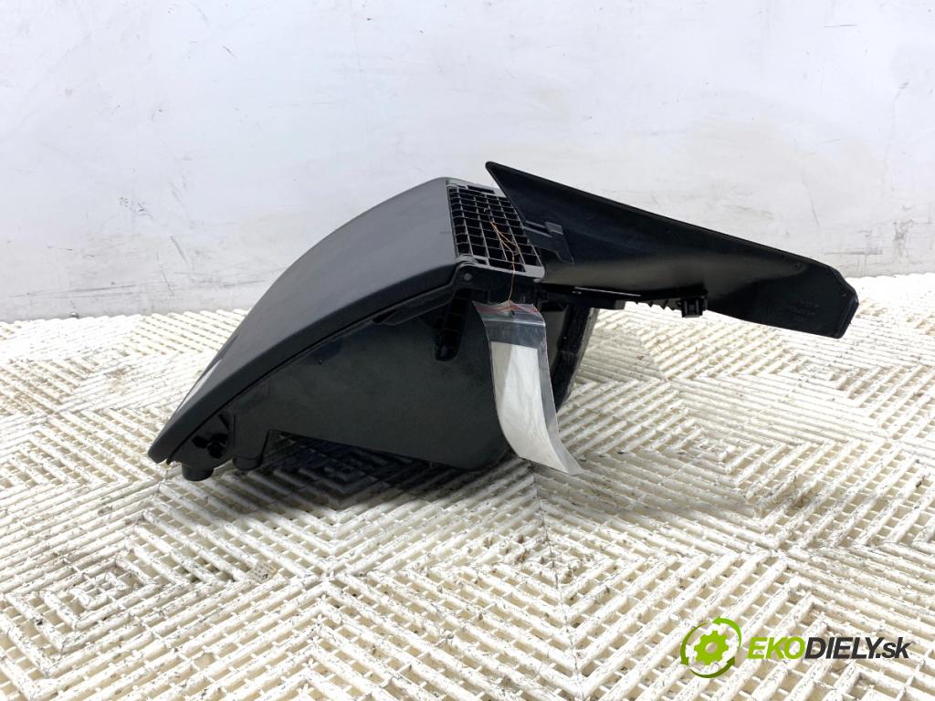 AUDI Q5 8R SUV 2009 125 kW 2.0 TDI quattro 1968 Priehradka, kastlík spolujazdca (Priehradka (kastlík))