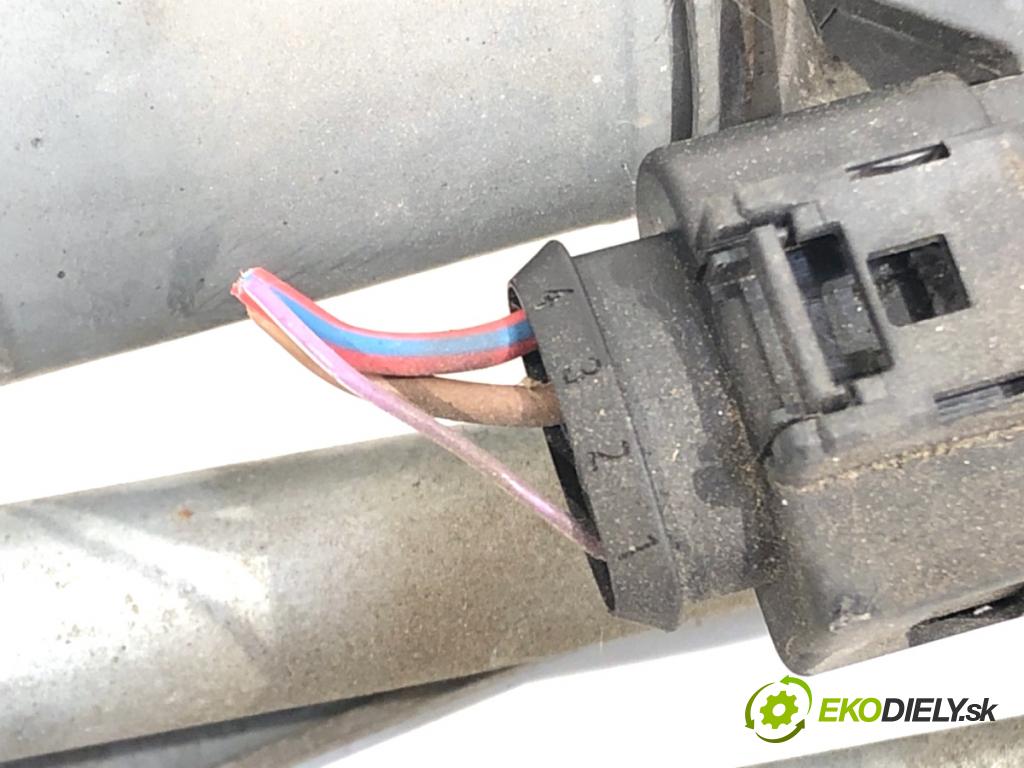 AUDI Q5 8R SUV 2009 125 kW 2.0 TDI quattro 1968 Mechanizmus stieračov predný 8R1955023D (Motorček stieračov predný)