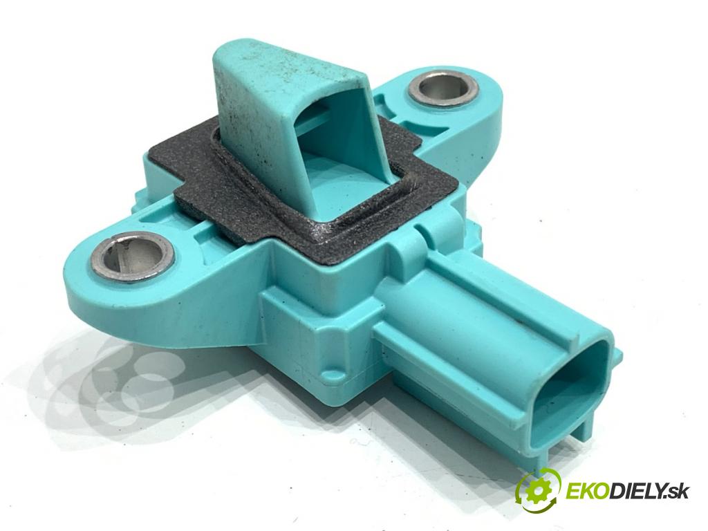 AUDI Q5 8R SUV 2009 125 kW 2.0 TDI quattro 1968 Snímač nárazu 8K0955557C (Snímač nárazu)