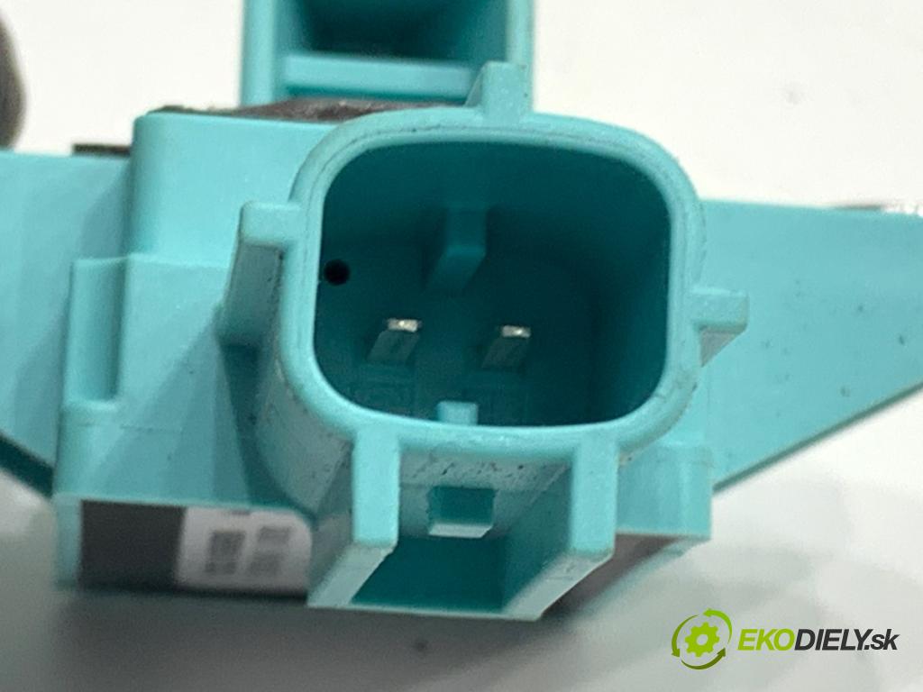 AUDI Q5 8R SUV 2009 125 kW 2.0 TDI quattro 1968 Snímač nárazu 8K0955557C (Snímač nárazu)