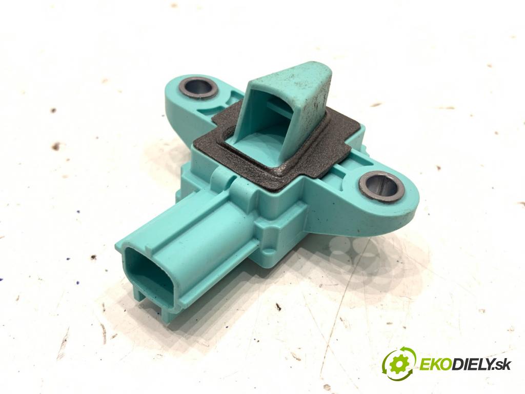 AUDI Q5 8R SUV 2009 125 kW 2.0 TDI quattro 1968 Snímač nárazu 8K0955557C (Snímač nárazu)