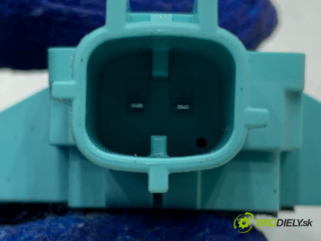 AUDI Q5 8R SUV 2009 125 kW 2.0 TDI quattro 1968 Snímač nárazu 8K0955557C (Snímač nárazu)