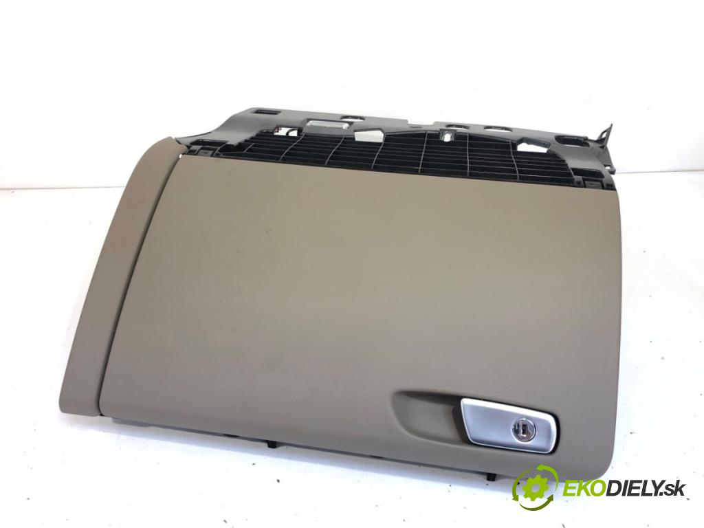 AUDI A4 B8 sedan 2012 155 kW 2.0 TFSI 1984 Priehradka, kastlík spolujazdca  (Priehradka (kastlík))