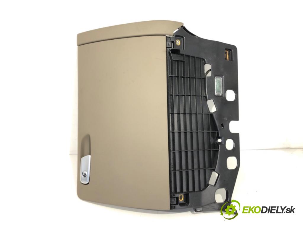 AUDI A4 B8 sedan 2012 155 kW 2.0 TFSI 1984 Priehradka, kastlík spolujazdca  (Priehradka (kastlík))