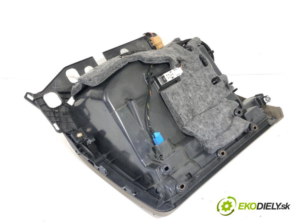 AUDI A4 B8 sedan 2012 155 kW 2.0 TFSI 1984 Priehradka, kastlík spolujazdca  (Priehradka (kastlík))