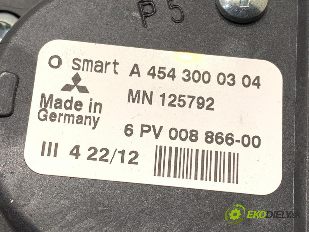 MITSUBISHI COLT VI liftback 2012 70 kW 1.3 1332 Potenciometer plynu A4543000304 (Potenciometer plynového pedálu)