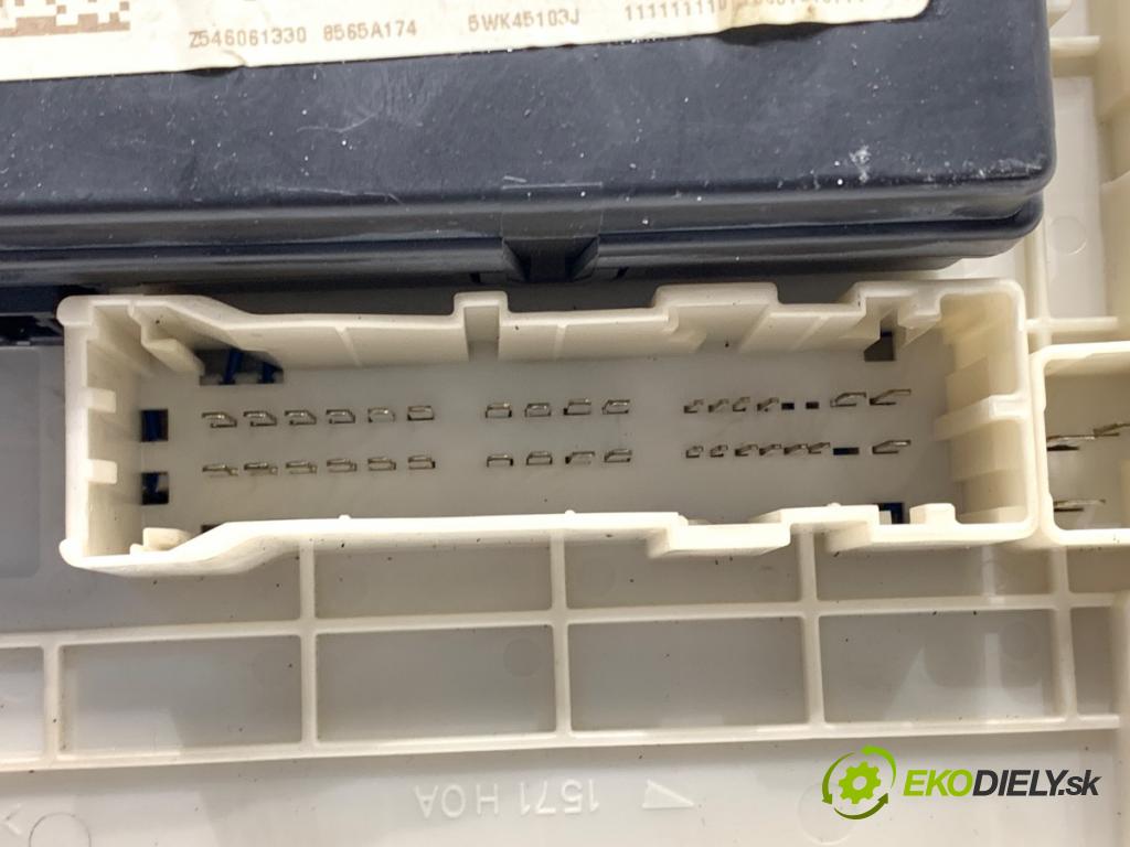 MITSUBISHI COLT VI liftback 2012 70 kW 1.3 1332 modul BSI 8637A389 (Pojistková skříňka)