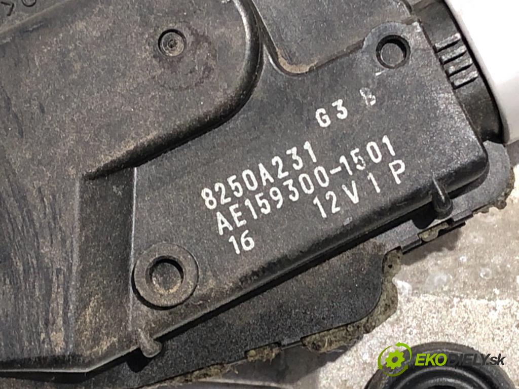 MITSUBISHI COLT VI liftback 2012 70 kW 1.3 1332 Mechanizmus stieračov predný 8250A231 (Motorček stieračov predný)