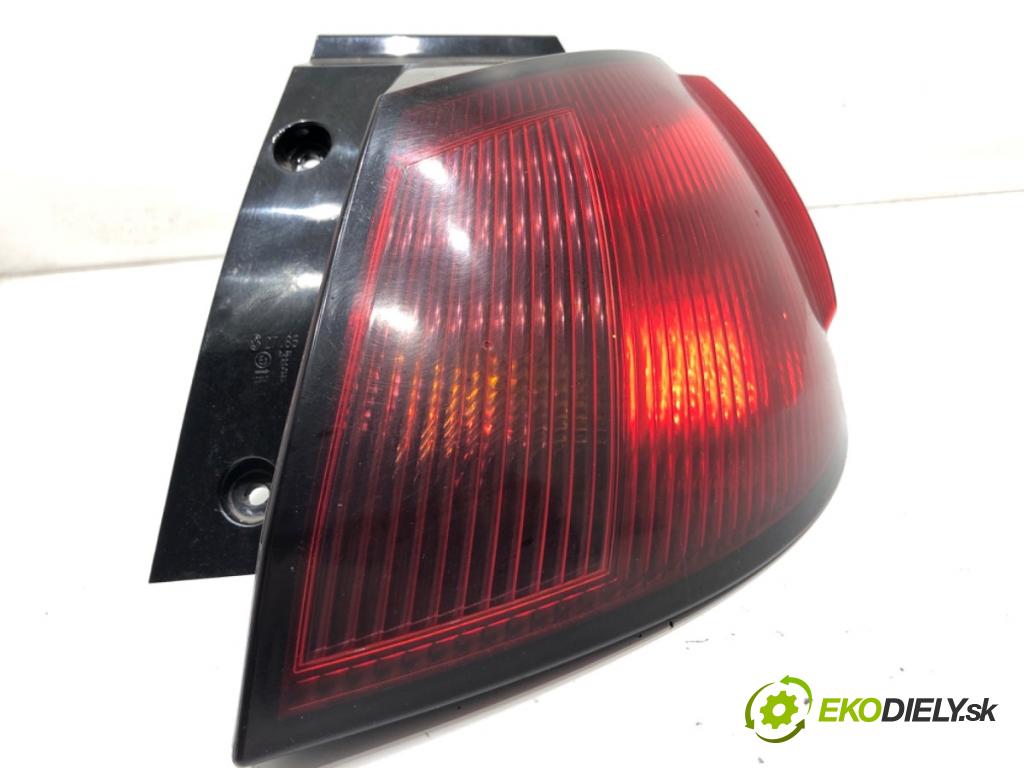 MITSUBISHI COLT VI liftback 2012 70 kW 1.3 1332 světlo pravý zadní část MR957366