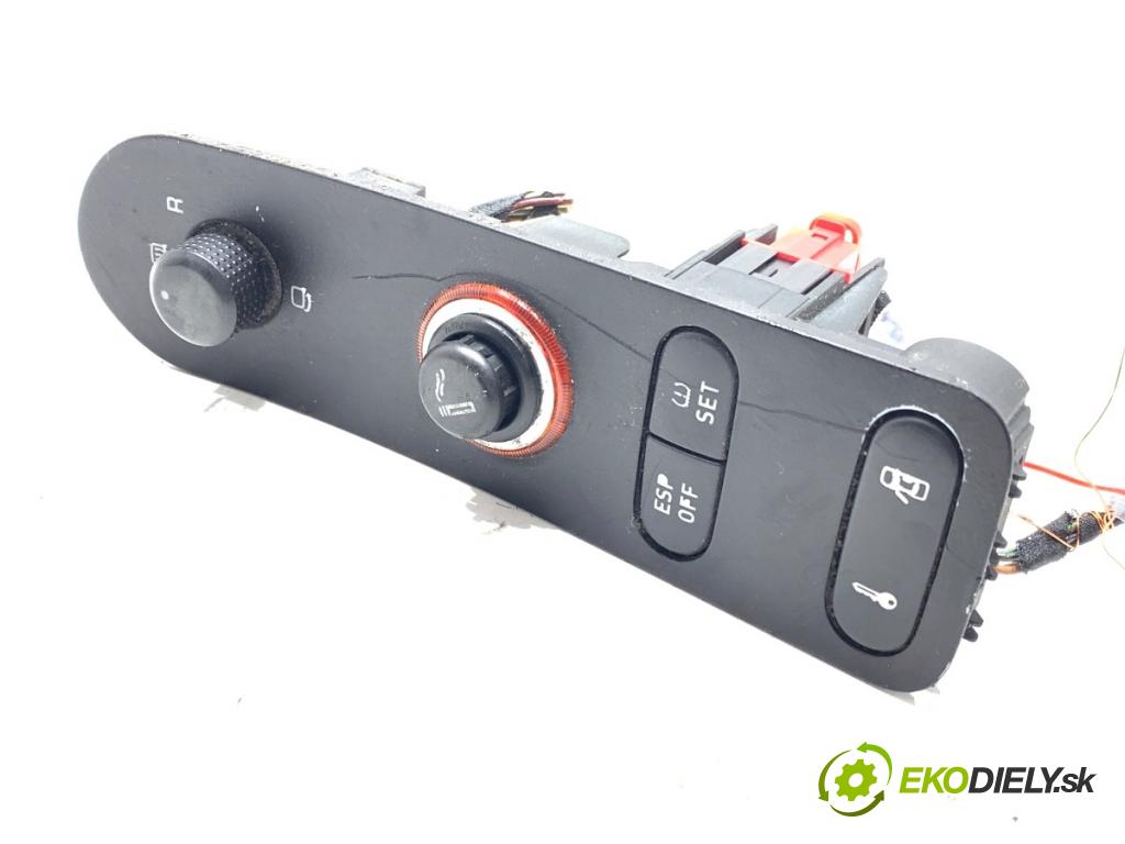 SEAT LEON II liftback 2007 75 kW 1.6 1595 Prepínač nastavenia spätných zrkadiel 5P0959565 (Prepínacie páčky pod volantom)