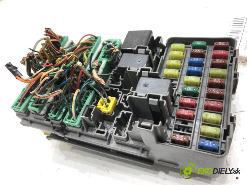 HONDA CIVIC VII liftback 2004 66 kW 1.4 iS (EP1) 1396 skříňka poistková 3820E-S6A-G200 (Pojistková skříňka)