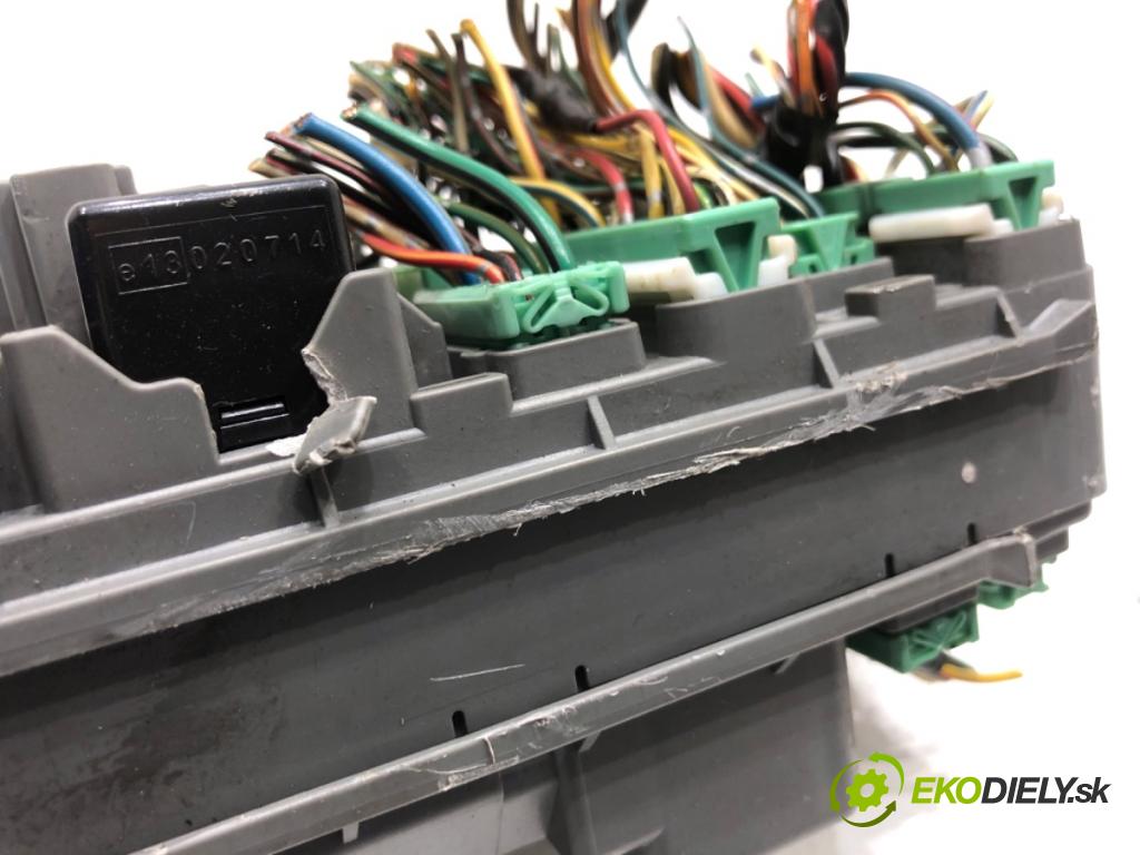 HONDA CIVIC VII liftback 2004 66 kW 1.4 iS (EP1) 1396 skříňka poistková 3820E-S6A-G200 (Pojistková skříňka)