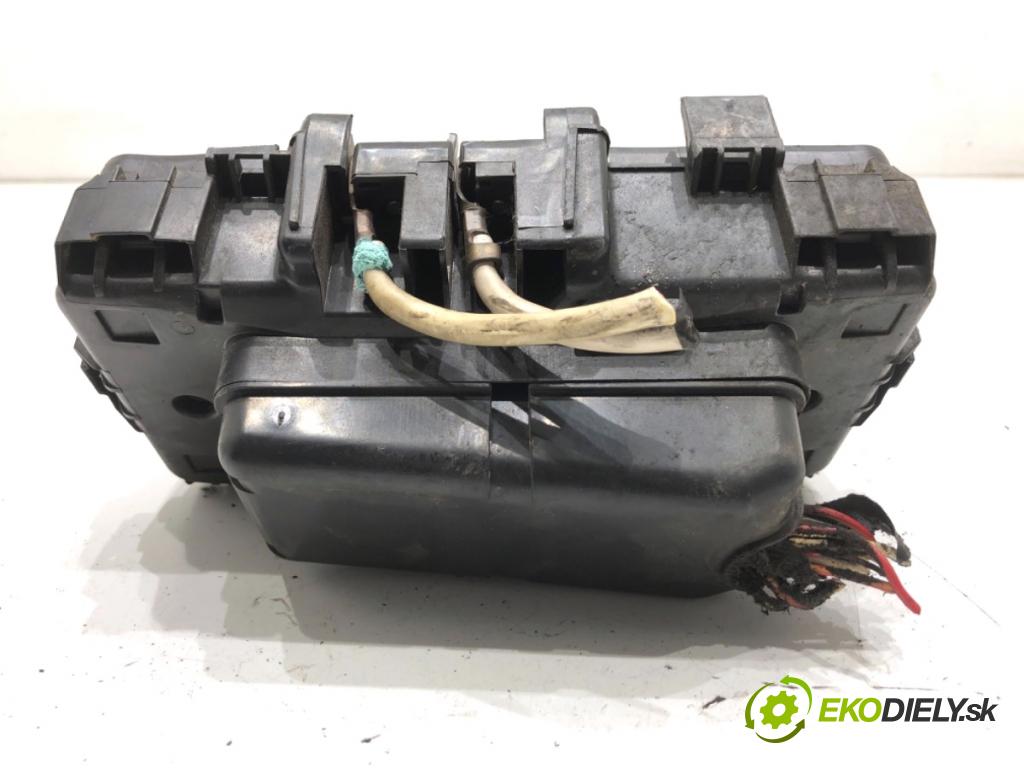 HONDA CIVIC VII liftback 2004 66 kW 1.4 iS (EP1) 1396 skříňka poistková  (Pojistková skříňka)