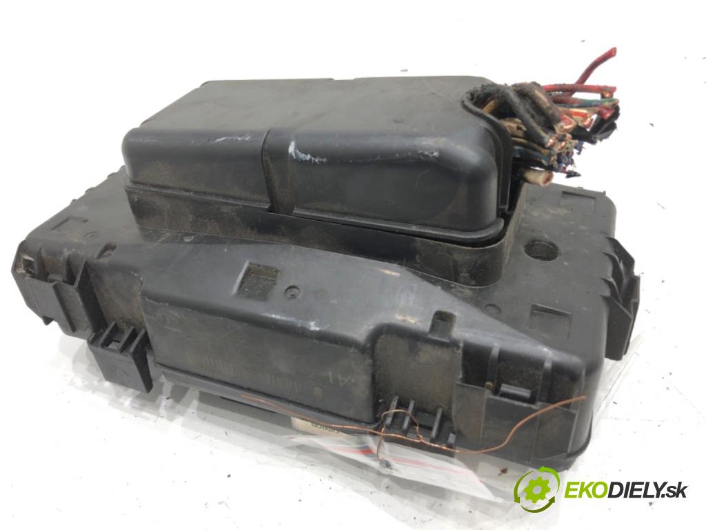 HONDA CIVIC VII liftback 2004 66 kW 1.4 iS (EP1) 1396 skříňka poistková  (Pojistková skříňka)