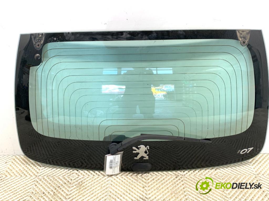 PEUGEOT 107 liftback 2006 50 kW 1.0 998 kapota zadní část okno 