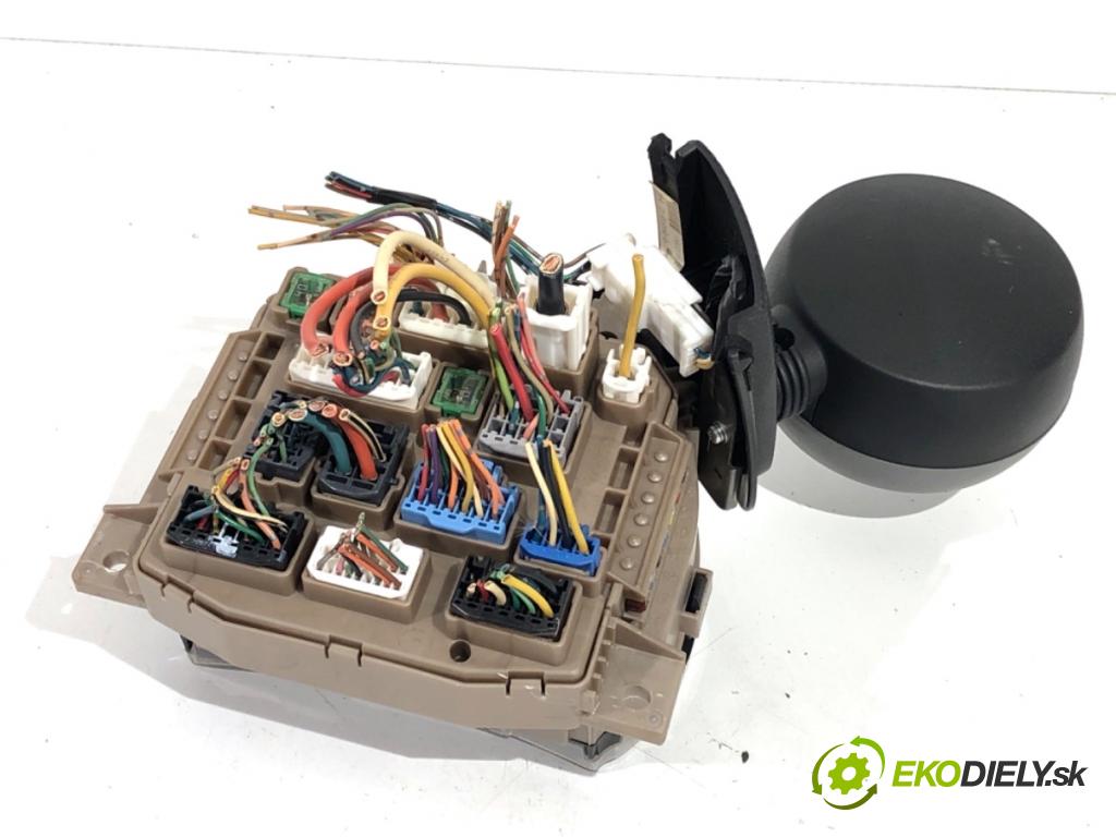 PEUGEOT 107 liftback 2006 50 kW 1.0 998 Prístrojovka 83800-0H011-A (Prístrojová doska)