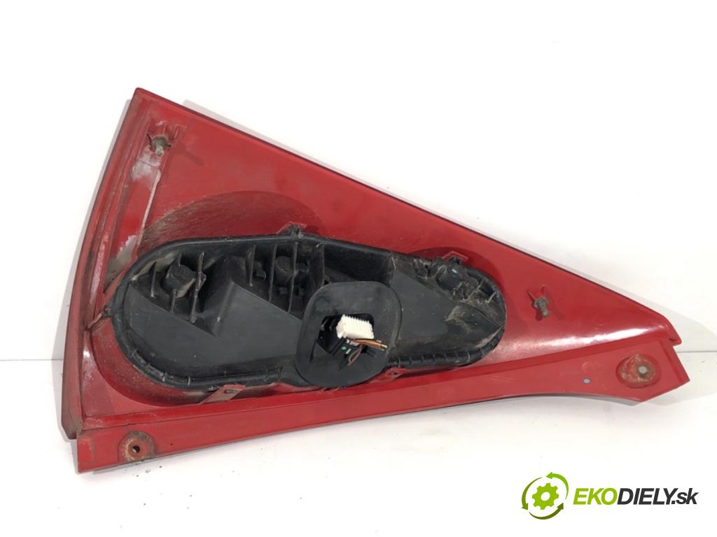 PEUGEOT 107 liftback 2006 50 kW 1.0 998 světlo pravý zadní část