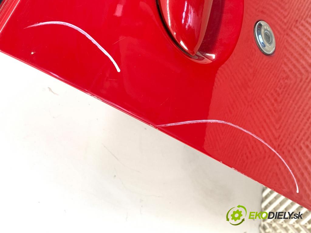 PEUGEOT 107 liftback 2006 50 kW 1.0 998 dveře pravý přední část