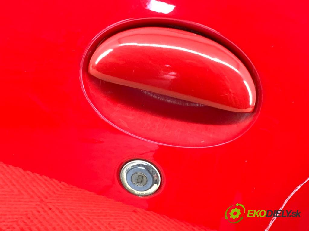 PEUGEOT 107 liftback 2006 50 kW 1.0 998 dveře levý přední část