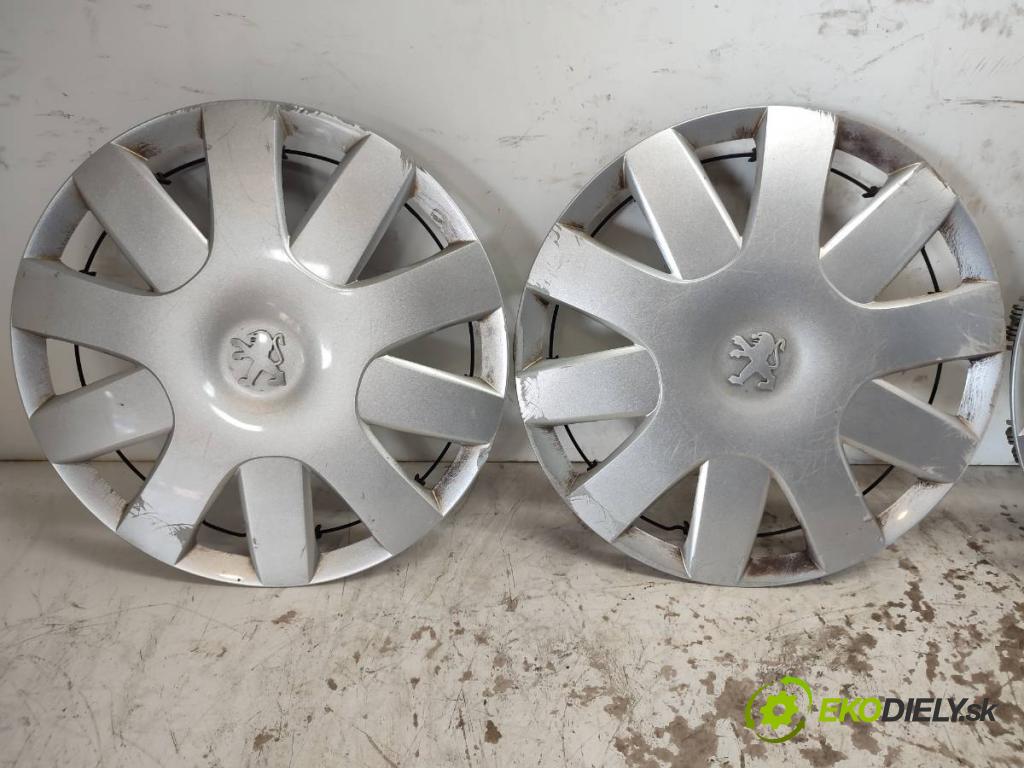 PEUGEOT 107 liftback 2006 50 kW 1.0 998 puklice 14" 4SZT