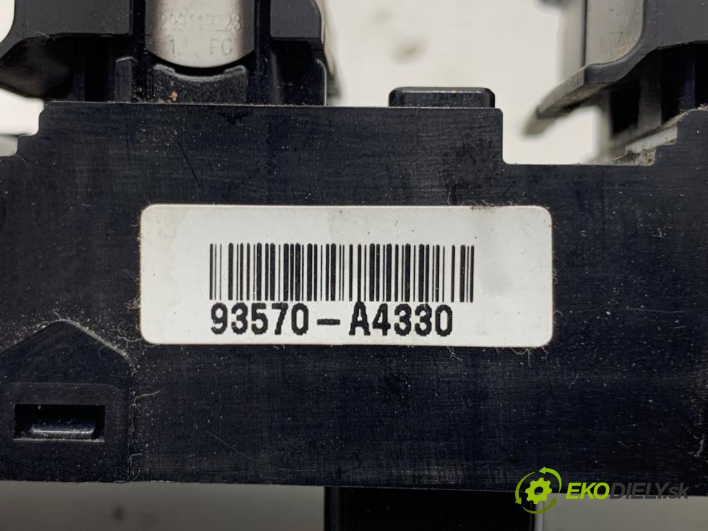 KIA CARENS IV nadwozie wielkoprzestrzenne (MPV) 2014 100 kW 1.7 CRDi 1685 Prepínač okien 93570-A4330 (Prepínacie páčky pod volantom)